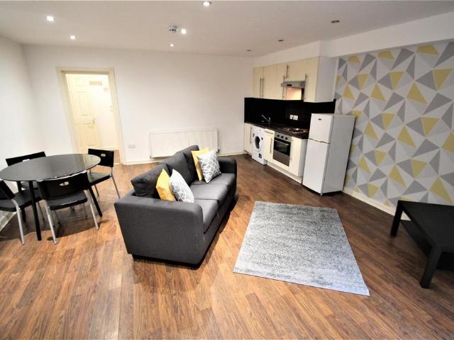 St Johns Terrace, Hyde Park, Leeds. 1 bed apartment to rent £675 pcm £156 pw