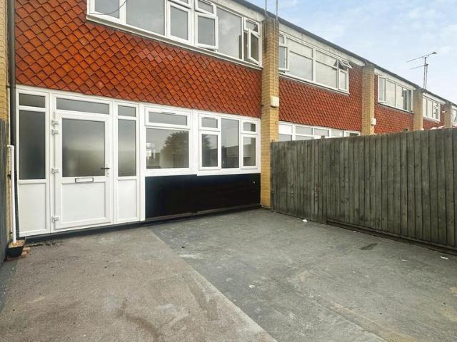 St. Johns Way, Corringham, SS17 3 bed flat to rent £1,500 pcm £346 pw