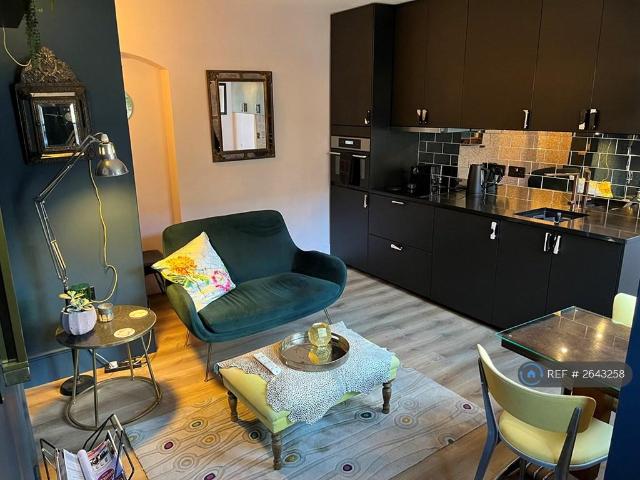 St Johns Wood, London, NW8 1 bed flat to rent £3,000 pcm £692 pw