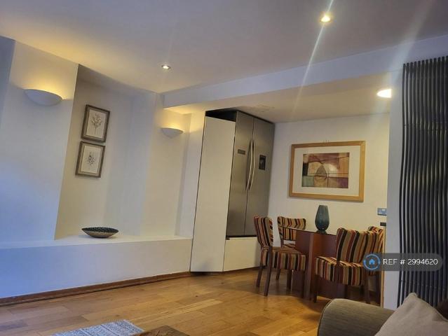 St Johns Wood, London, NW8 2 bed flat to rent £2,570 pcm £593 pw