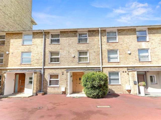St Johns Wood Park, London, NW8 4 bed house to rent £10,799 pcm £2,492 pw