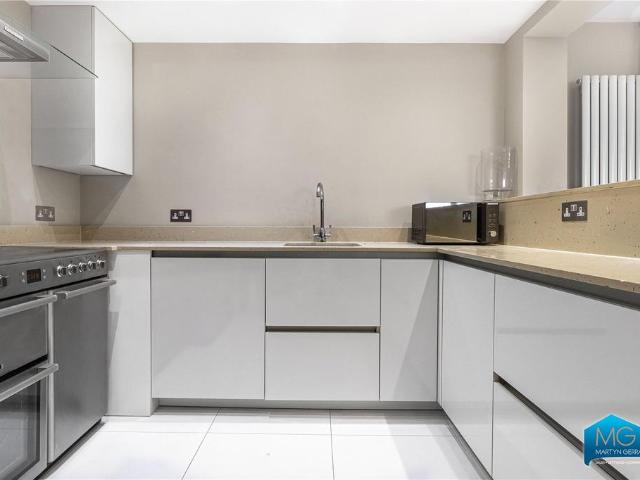 St. Johns Wood Park, St. Johns Wood. 3 bed apartment to rent £5,633 pcm £1,300 pw