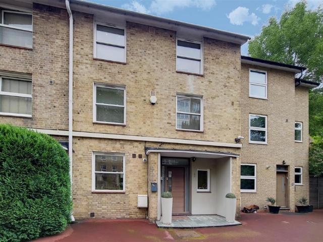 St Johns Wood Park, St John's Wood, NW8 4 bed house to rent £12,497 pcm £2,884 pw