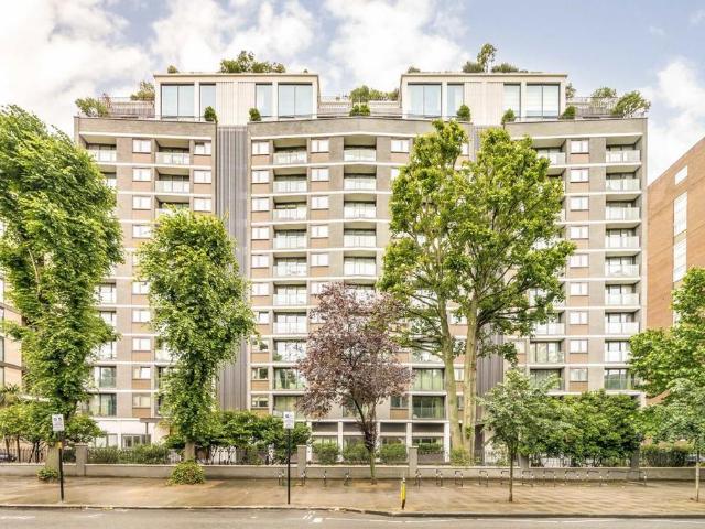 St. Johns Wood Road, London NW8 2 bed flat to rent £3,850 pcm £888 pw