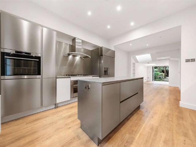 St. Johns Wood Terrace, London NW8 4 bed terraced house to rent £13,867 pcm £3,200 pw