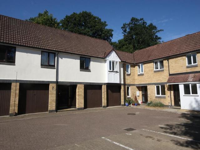 St Johns, Woking GU21 1 bed flat to rent £1,100 pcm £254 pw