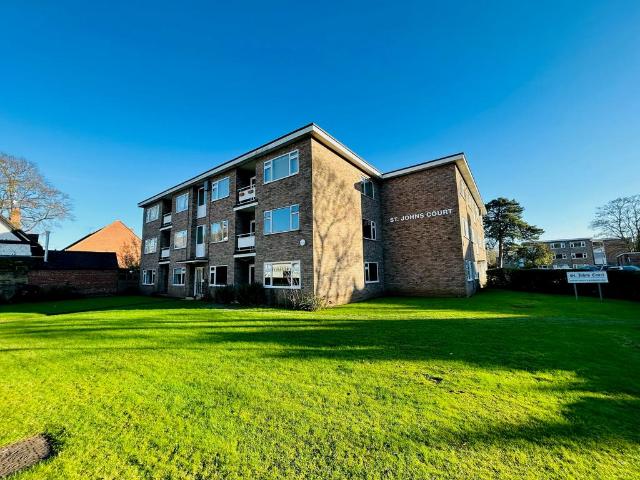St. Johns Court, Warwick, CV34 2 bed flat to rent £1,050 pcm £242 pw