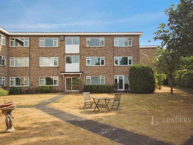 St. Johns Court, Warwick. 2 bed flat to rent £1,150 pcm £265 pw