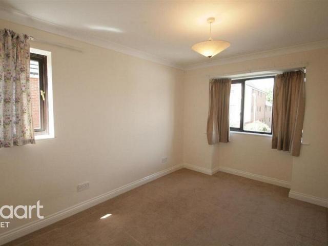 St Johns Court, Fleet 2 bed flat to rent £1,295 pcm £299 pw