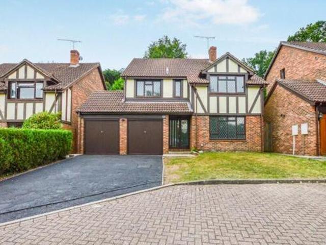 St Johns, Dale View, Woking, 4 Bedroom Detached