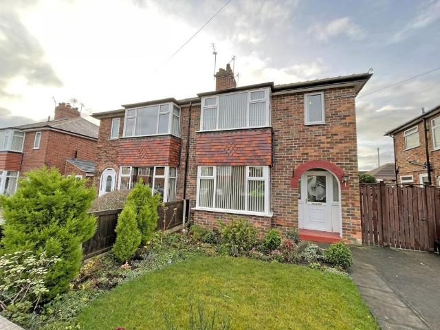 St Johns Drive, Harrogate, North. 3 bed semi detached house to rent £1,250 pcm £288 pw