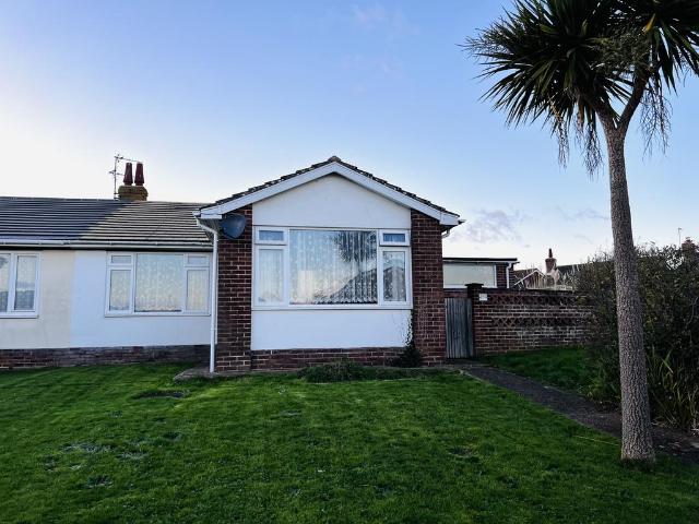 St. Johns Drive, Pevensey, BN24 2 bed bungalow to rent £1,400 pcm £323 pw