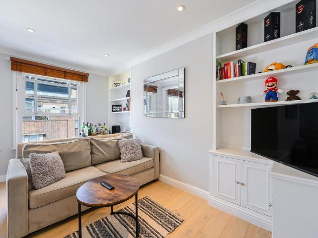 St Johns Hill, Battersea, London, 1 bed apartment to rent £2,500 pcm £577 pw