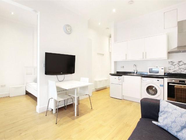 St Johns Hill, Clapham Junction SW11, 1 bed flat to rent, £2,450 pcm | PrimeLocation