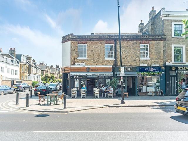 St Johns Hill, London, SW11 1 bed flat to rent £2,167 pcm £500 pw