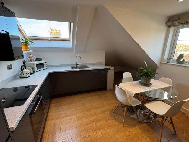 St Johns Hill, Sevenoaks, Kent 2 bed apartment to rent £1,575 pcm £363 pw