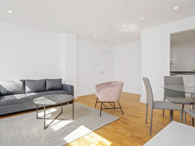St. Johns House, 50 Vine Street, London EC3N, 2 bed flat to rent, £2,925 pcm | PrimeLocation