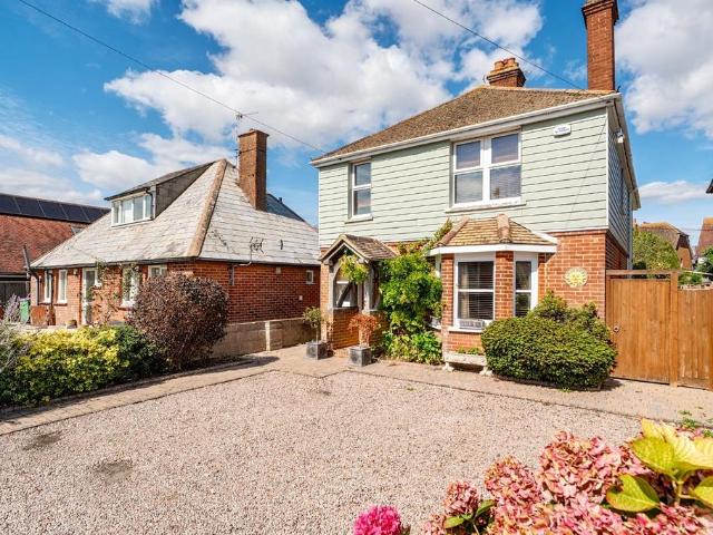 St. Johns Road, New Romney, Kent, TN28 4 bed detached house to rent £1,700 pcm £392 pw