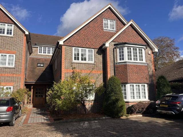 St. Johns Road, Newbury 2 bed apartment to rent £1,600 pcm £369 pw