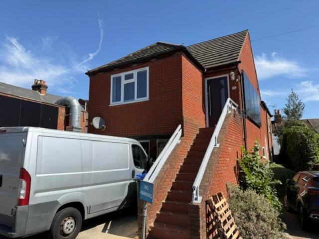 St. Johns Road, Aylesbury HP20 2 bed detached house to rent £1,700 pcm £392 pw