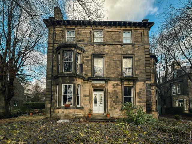 St. Johns Road, Buxton SK17, 2 bed flat to rent, £1,125 pcm | PrimeLocation