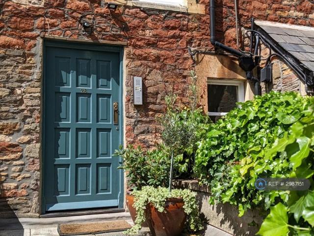 St. Johns Road, Clifton, Bristol, BS8 2 bed flat to rent £2,150 pcm £496 pw
