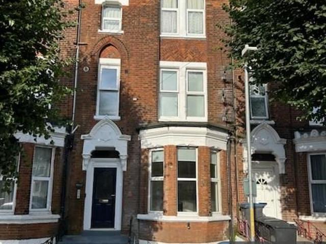 St Johns Road, Dover, CT17 1 bed flat to rent £750 pcm £173 pw