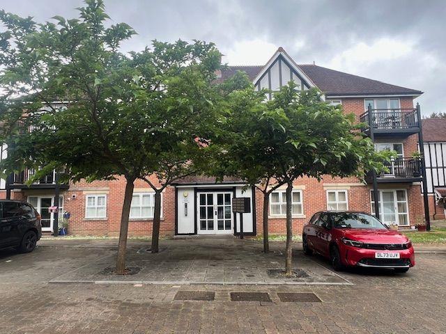 St. Johns Road, East Grinstead RH19, 1 bed flat to rent, £1,100 pcm | PrimeLocation