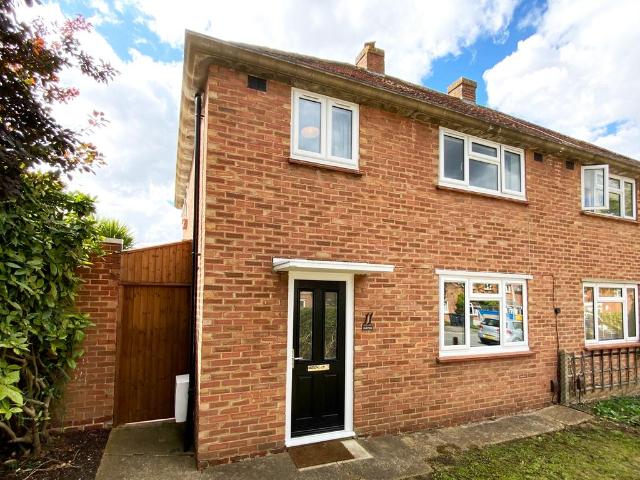 St. Johns Road, Guildford GU2 5 bed semi detached house to rent £3,720 pcm £858 pw