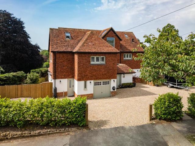 St. Johns Road, Hythe, Kent, CT21 7 bed detached house to rent £4,150 pcm £958 pw