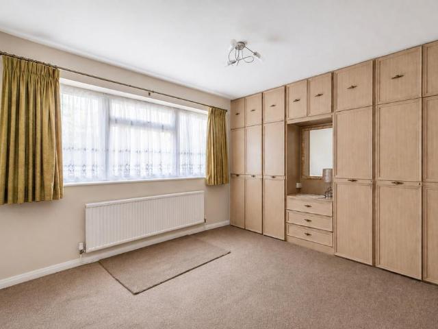 St Johns Road, Harrow, HA1 2 bed flat to rent £2,100 pcm £485 pw