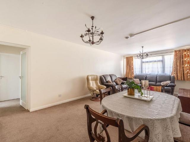 St Johns Road, Harrow, HA1 2 bed flat to rent £2,000 pcm £462 pw