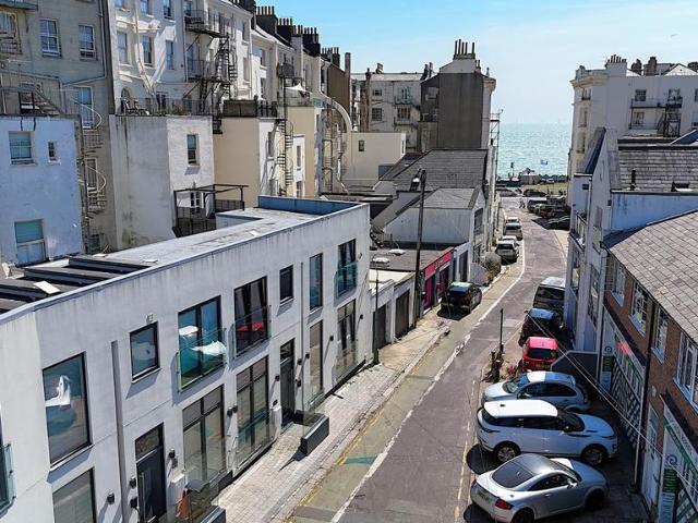 St John's Road, Hove, East Sussex, BN3 3 bed semi detached house to rent £3,250 pcm £750 pw