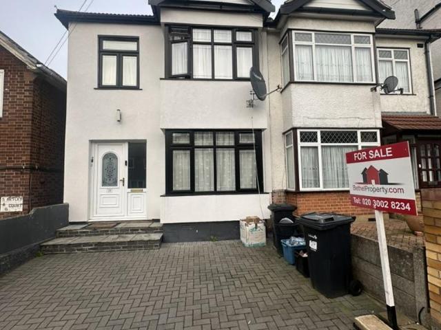 St. Johns Road, Ilford IG2 2 bed house to rent £2,399 pcm £554 pw