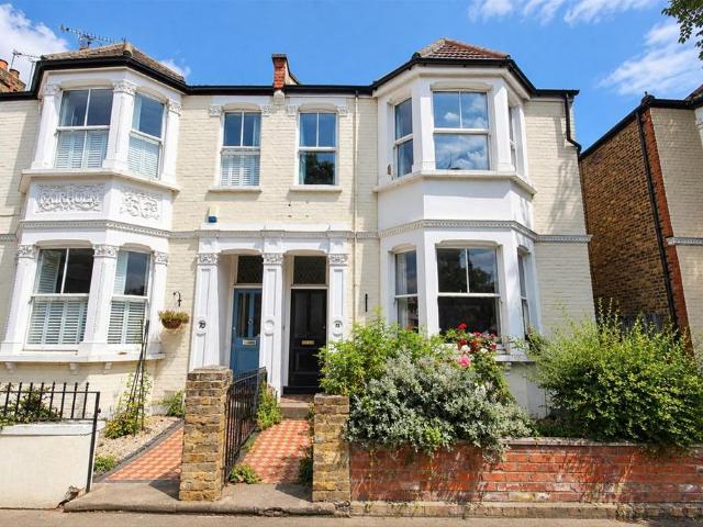 St. Johns Road, Isleworth TW7 3 bed flat to rent £2,050 pcm £473 pw
