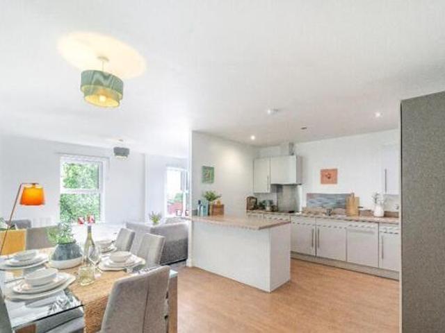 St. Johns Road, Leeds, 3 Bedroom Apartment