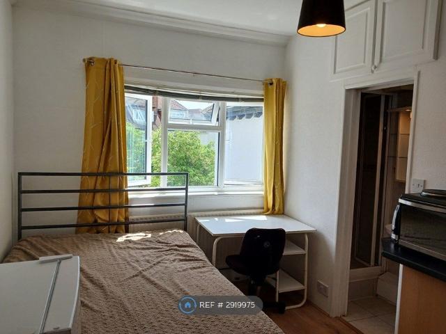 St. Johns Road, London NW11, Studio to rent, £1,100 pcm | PrimeLocation