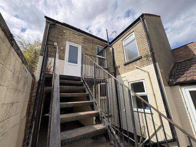 St. Johns Road, Lowestoft NR33, 1 bed flat to rent, £575 pcm | PrimeLocation