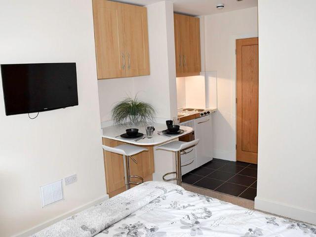 St Johns Road Studio to rent £1,025 pcm £237 pw