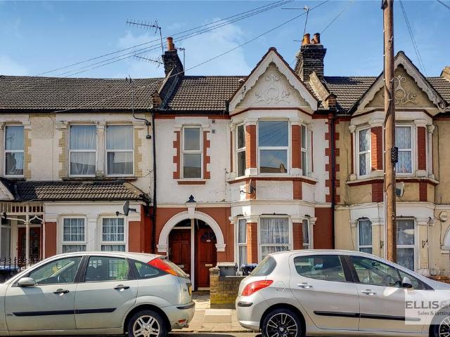 St. Johns Road, Wembley, HA9 3 bed maisonette to rent £2,500 pcm £577 pw