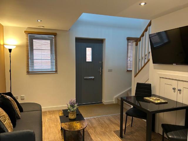 St. Johns Square, Glastonbury BA6 1 bed cottage to rent £1,550 pcm £358 pw