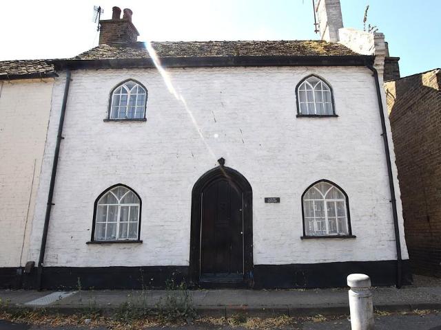 St. Johns Street, Huntingdon PE29 2 bed cottage to rent £1,050 pcm £242 pw