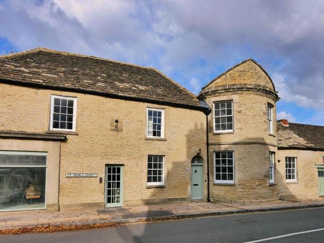 St. Johns Street, Lechlade, GL7 2 bed flat to rent £1,200 pcm £277 pw