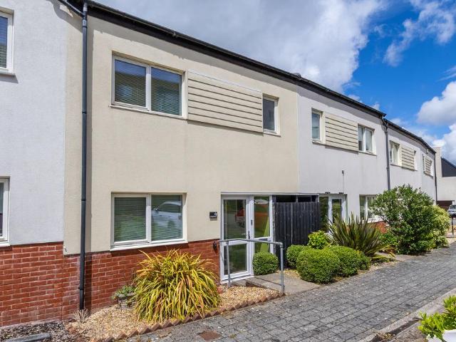St. Josephs Mews, Penarth 2 bed terraced house to rent £1,400 pcm £323 pw