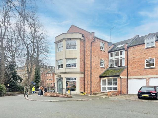 St Julians Crescent, Shrewsbury 2 bed apartment to rent £950 pcm £219 pw