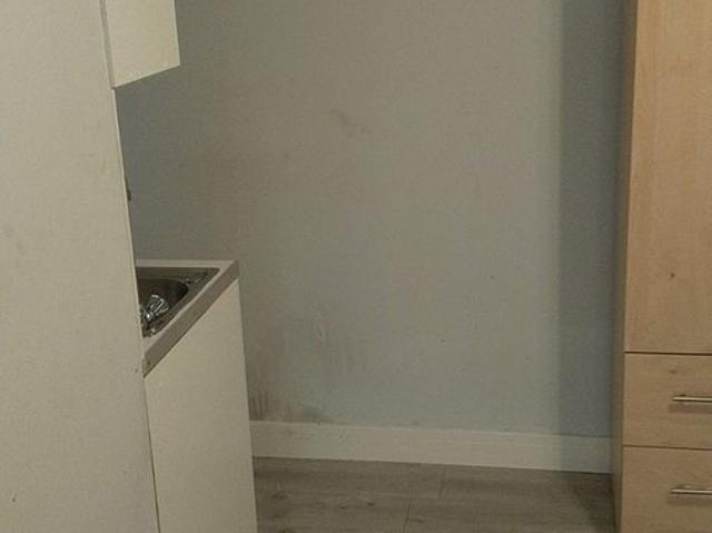 St. Julians Farm Road, London SE27, Studio to rent, £1,000 pcm | PrimeLocation