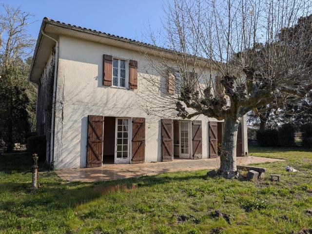 ST JULIEN EN BORN Maison 230m² sur 750m² 250 000 €
