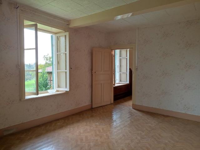 St Julien Sur Reyssouze A Vendre Maison De Village 257 m²