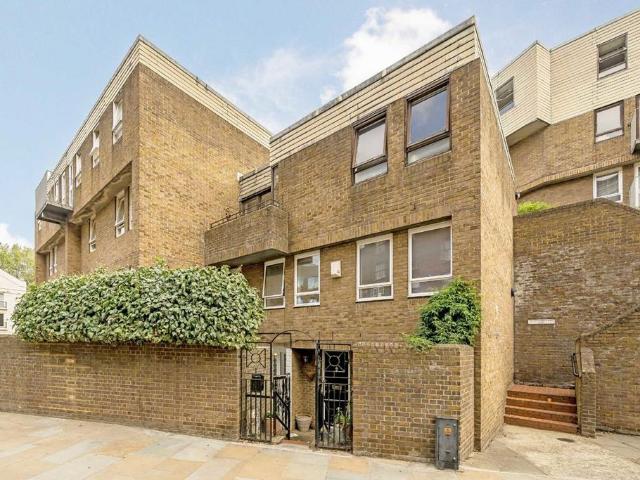 St. Katharines Way, London E1W 3 bed house to rent £2,950 pcm £681 pw