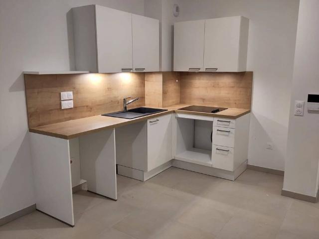 ST LAURENT DU VAR 2 PIECES RESIDENCE NEUVE GARAGE